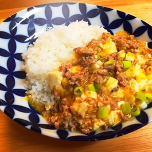 材料４つでお手軽☆ピリ辛マーボー丼